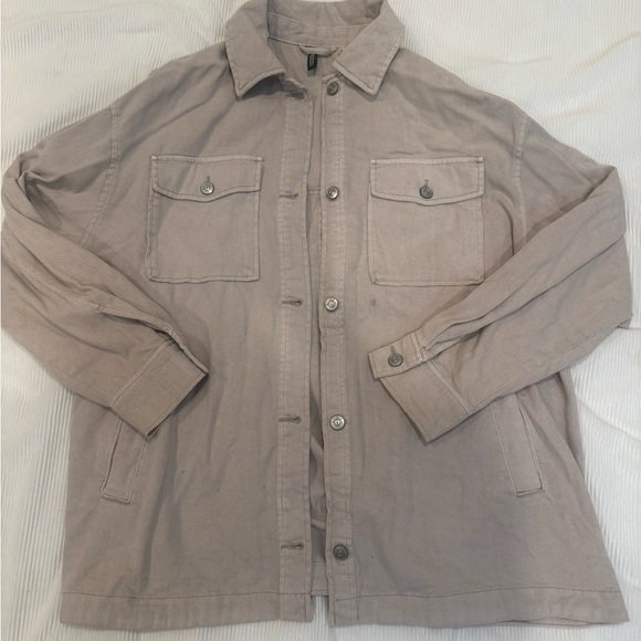 H&M Women’s Divided Oversized Cotton Button Up Tan Shirt Jacket Size S - Picture 3 of 8
